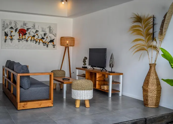 Mana Tea 2 Bedrooms & Pool *